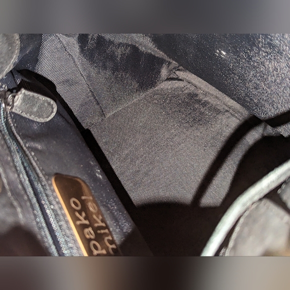 Pako Mikel Stingray black drawstring handbag. - Picture 10 of 11